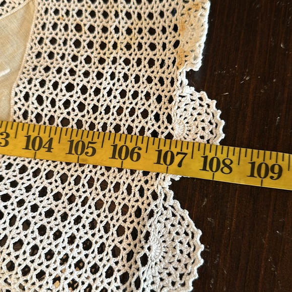 Vintage Crochet table cloth or coverlet - Picture 10 of 14